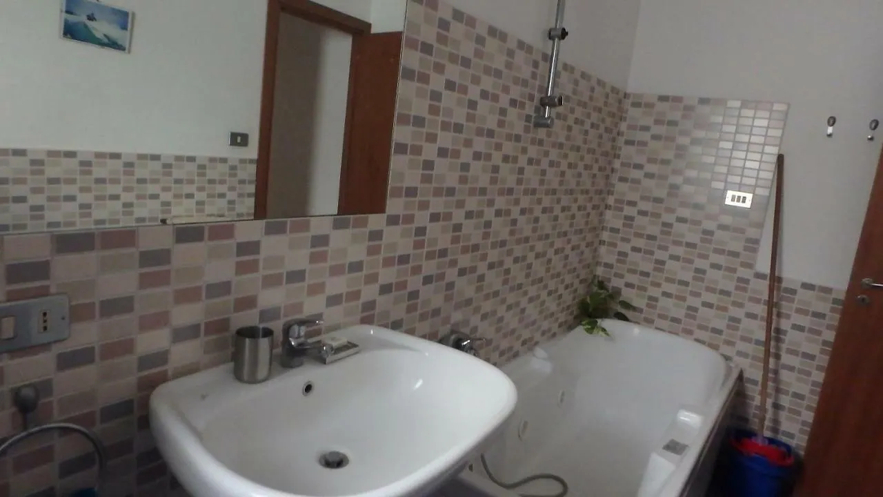 Affittacamere Hotel Camera silenziosa con bagno privato in centro città Palermo Italia